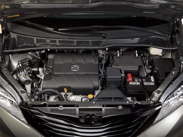 2013 Toyota Sienna XLE V6 8 Passenger