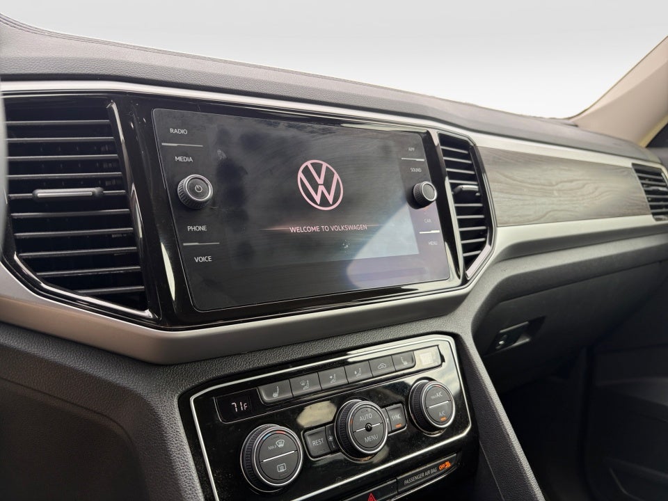 2022 Volkswagen Atlas 3.6L V6 SE w/Technology