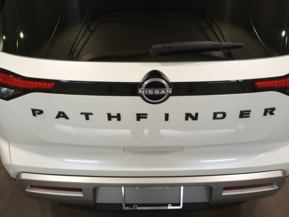 2023 Nissan Pathfinder SL 4WD