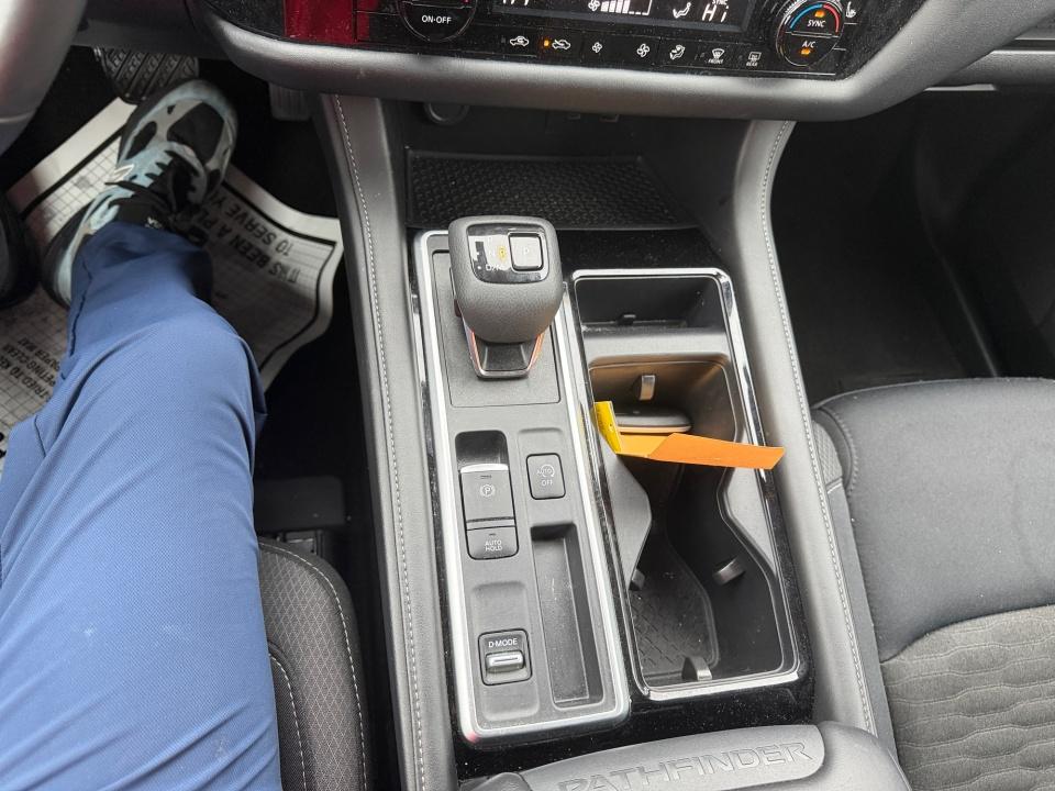 2025 Nissan Pathfinder SV