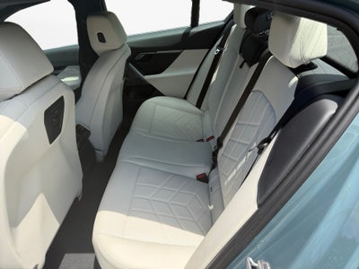2024 BMW 530i 530i