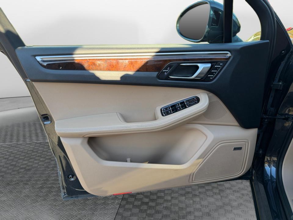 2021 Porsche Macan AWD