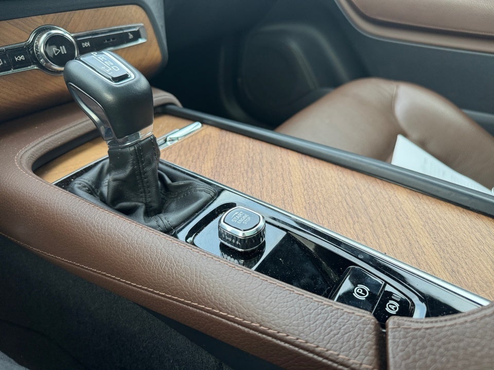 2022 Volvo XC90 T6 Momentum 7 Passenger