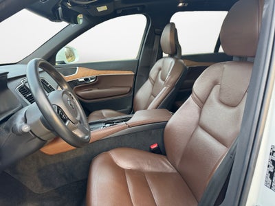 2022 Volvo XC90 T6 Momentum 7 Passenger