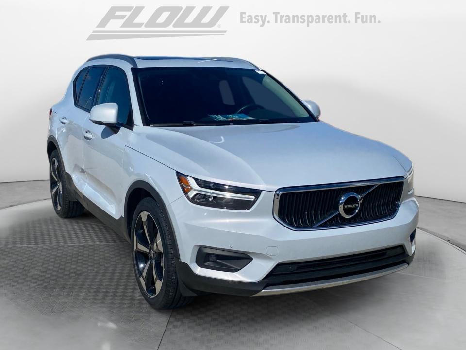 2021 Volvo XC40 Momentum