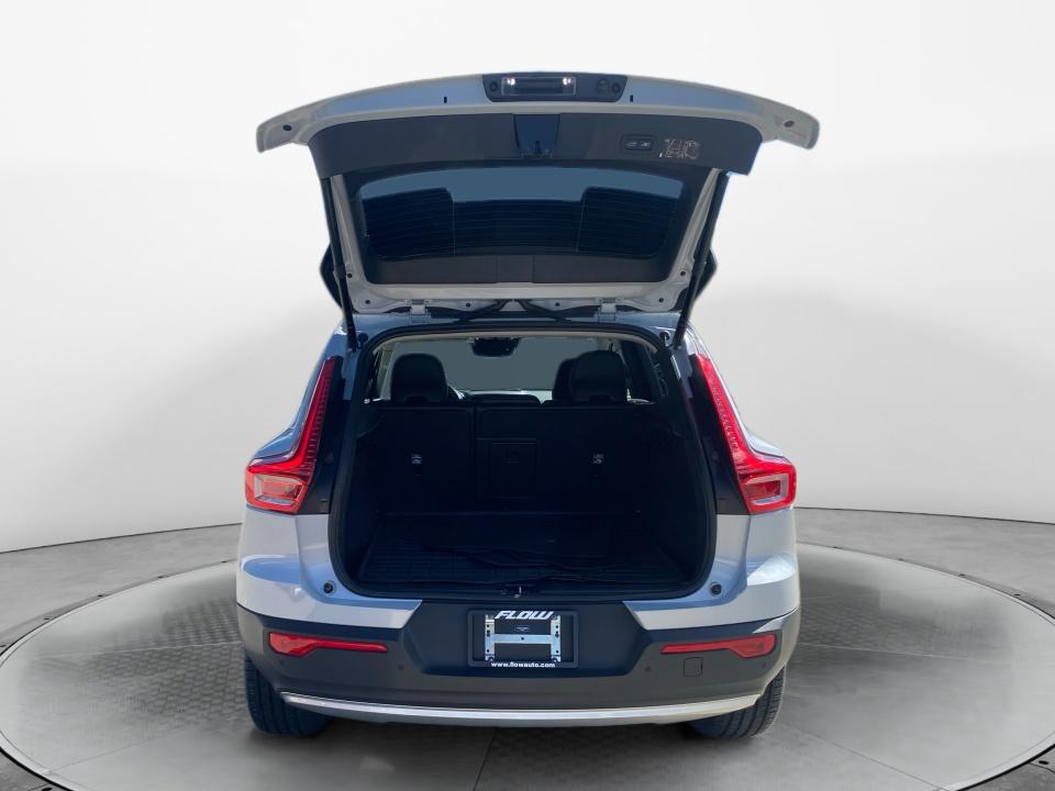 2021 Volvo XC40 Momentum
