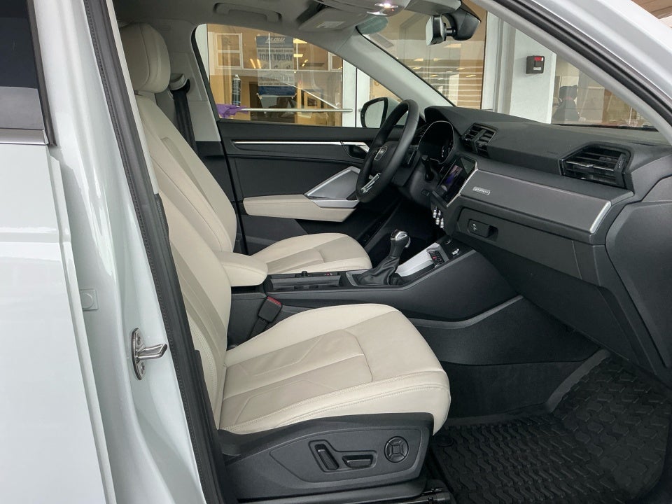 2022 Audi Q3 S line Premium