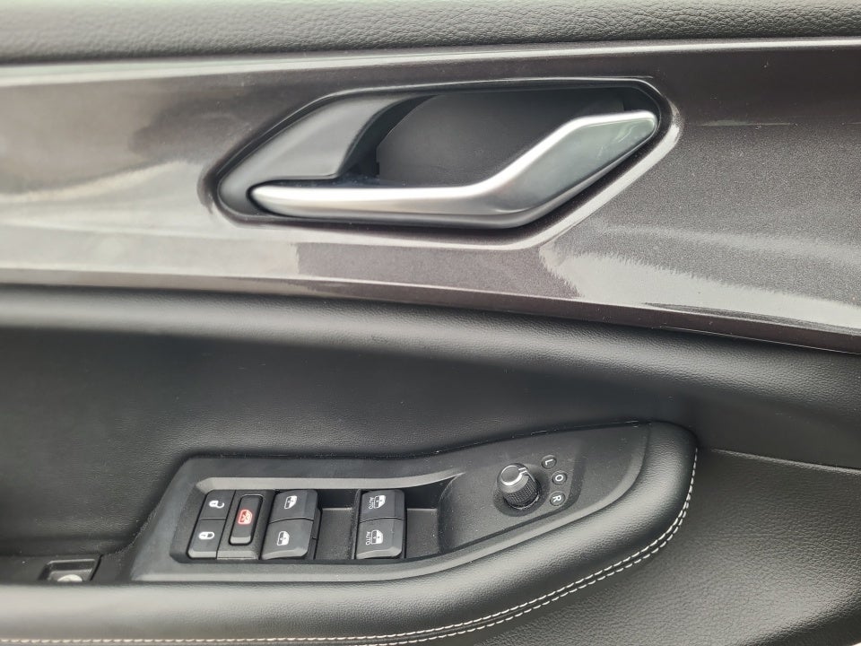2022 Jeep Grand Cherokee L Laredo