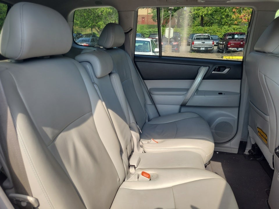 2012 Toyota Highlander SE