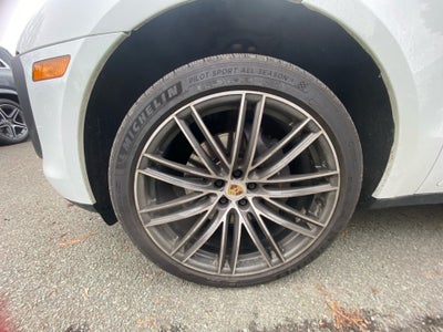 2023 Porsche Macan Base