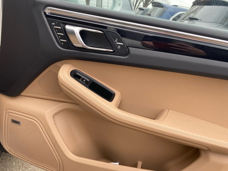 2023 Porsche Macan Base