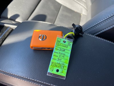 2024 Volvo XC40 B5 Ultimate Bright Theme