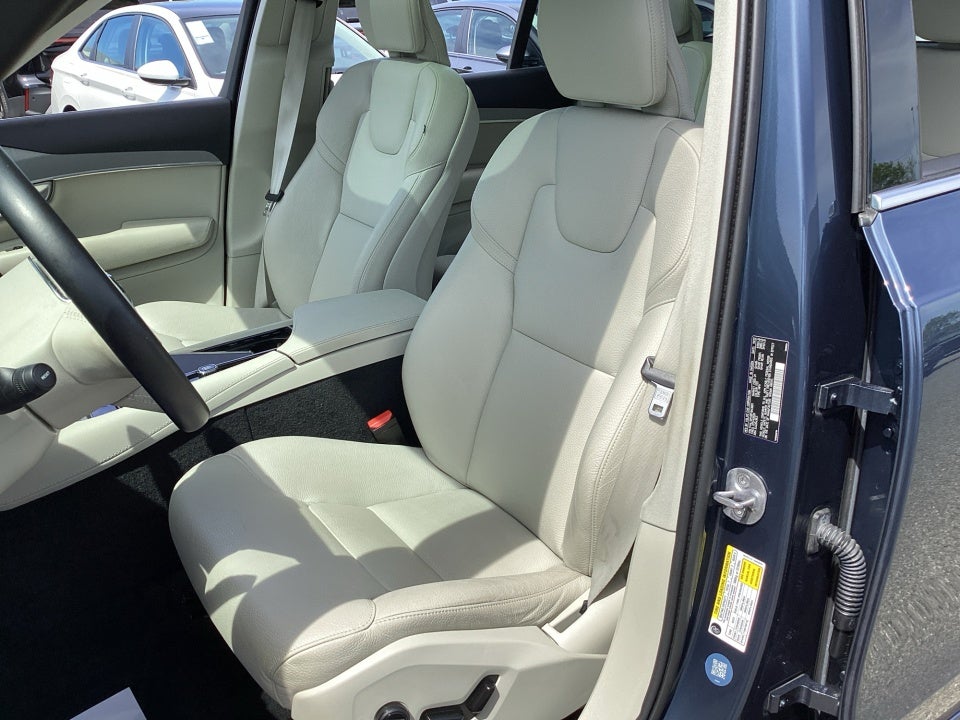 2023 Volvo XC90 B5 Core