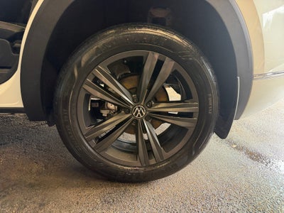 2022 Volkswagen Atlas Cross Sport 2.0T SEL R-Line