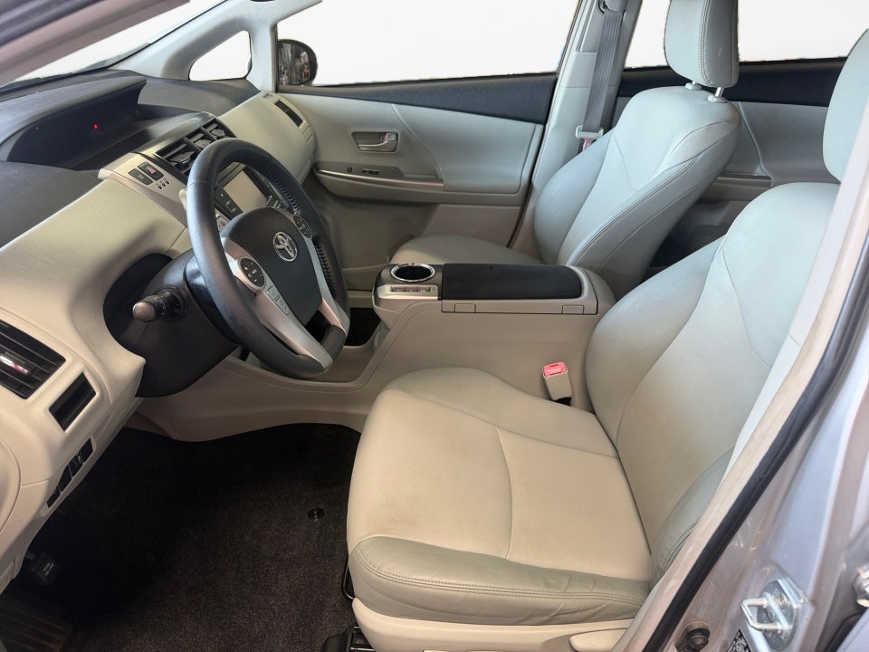 2013 Toyota Prius v Five