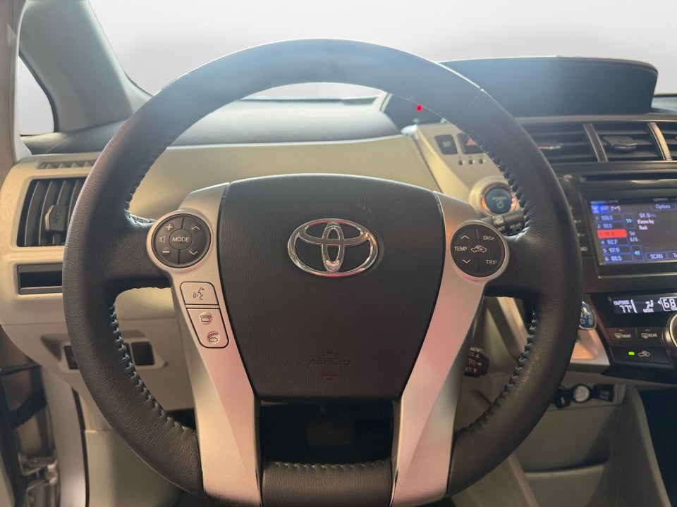 2013 Toyota Prius v Five