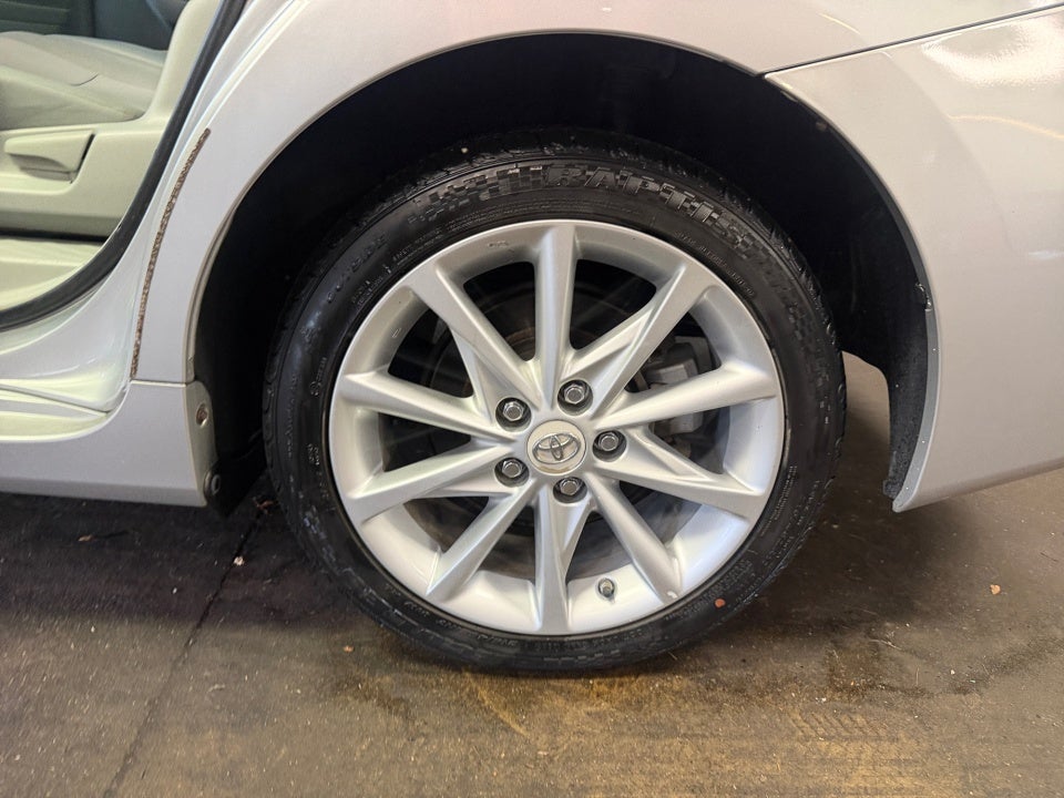2013 Toyota Prius v Five