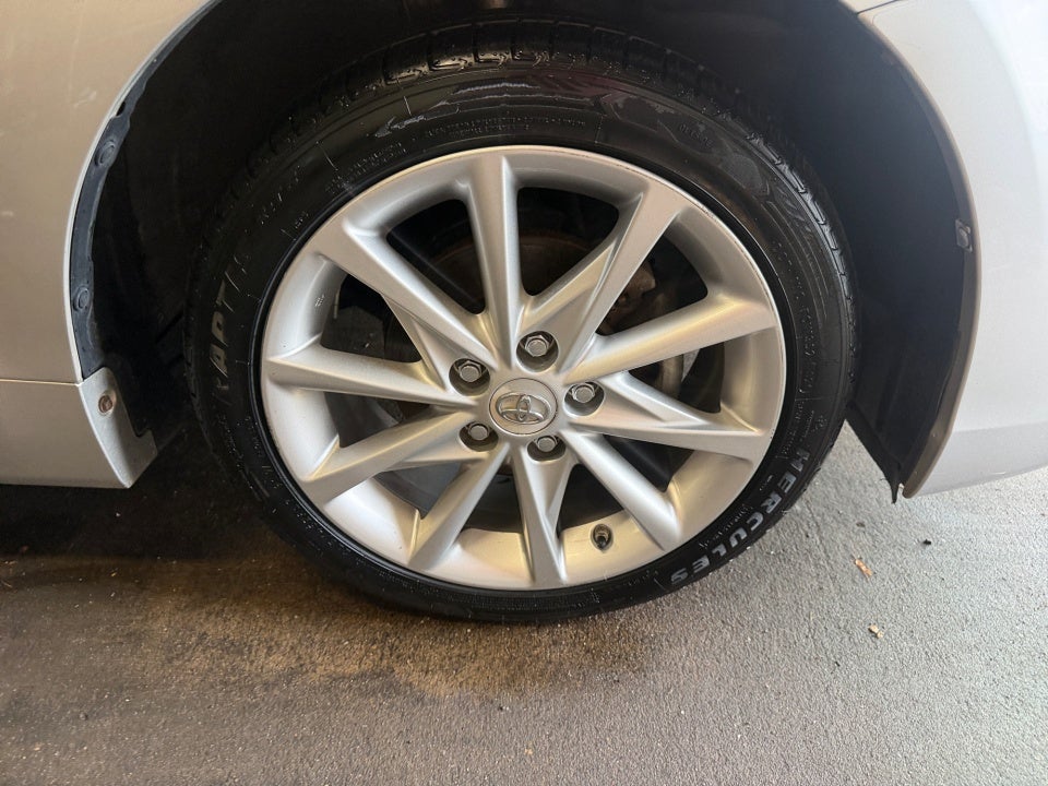 2013 Toyota Prius v Five