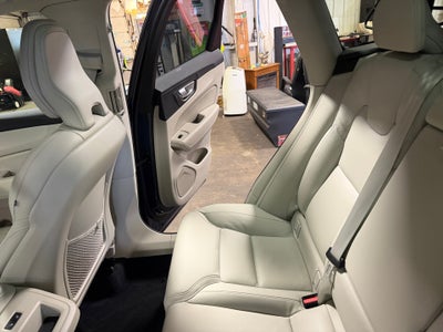 2025 Volvo XC60 Plug-In Hybrid Ultra, T8 AWD Electric/Gasoline, Dark