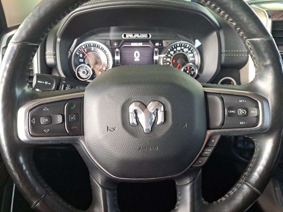 2020 RAM 1500 Laramie Crew Cab 4x4 6'4" Box