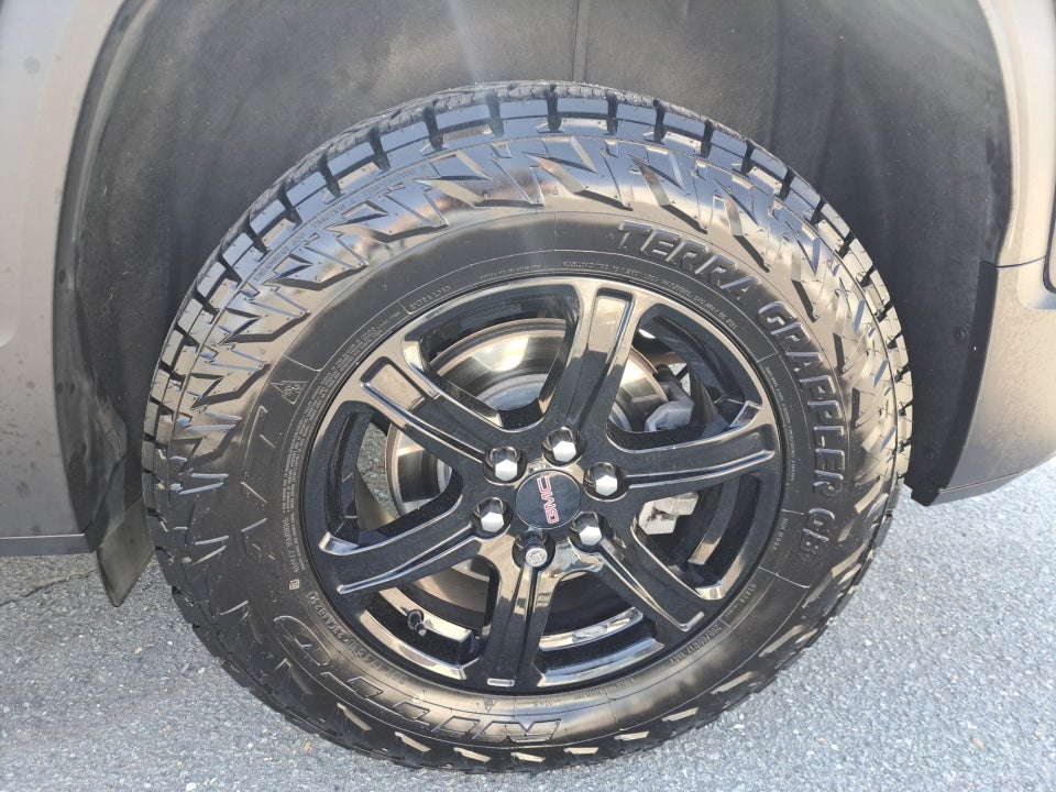 2022 GMC Acadia AWD AT4