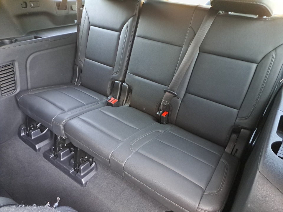 2022 Chevrolet Suburban 4WD LT