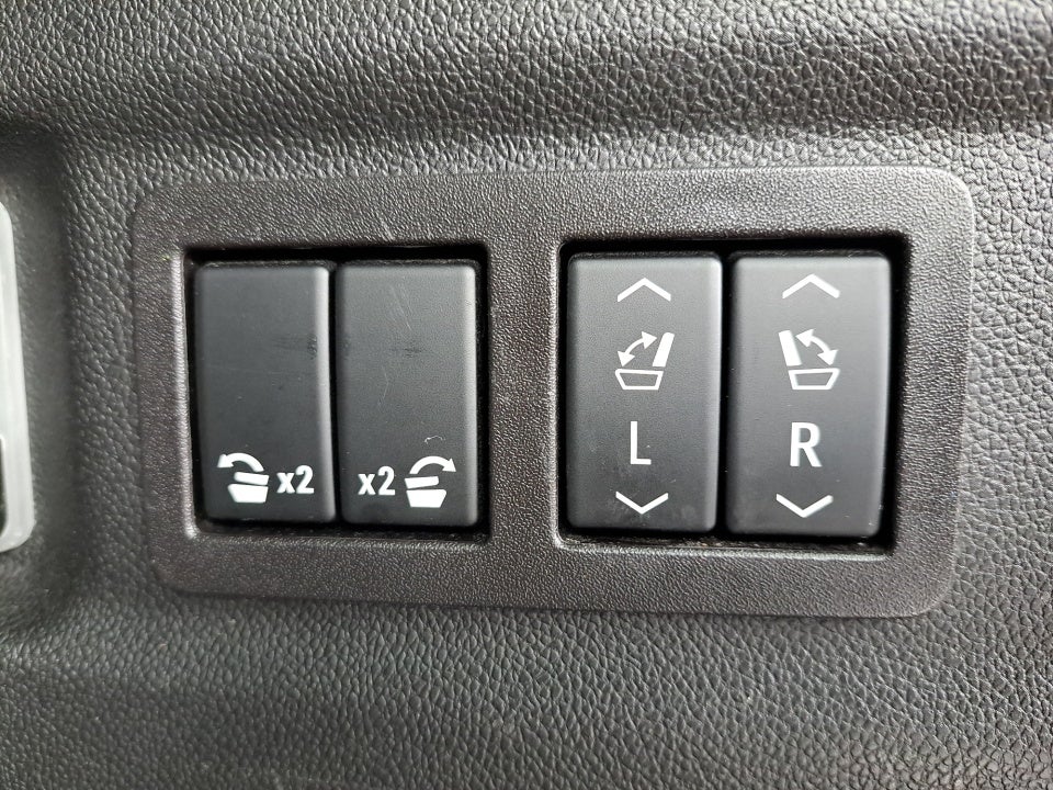 2023 Chevrolet Suburban 4WD Premier