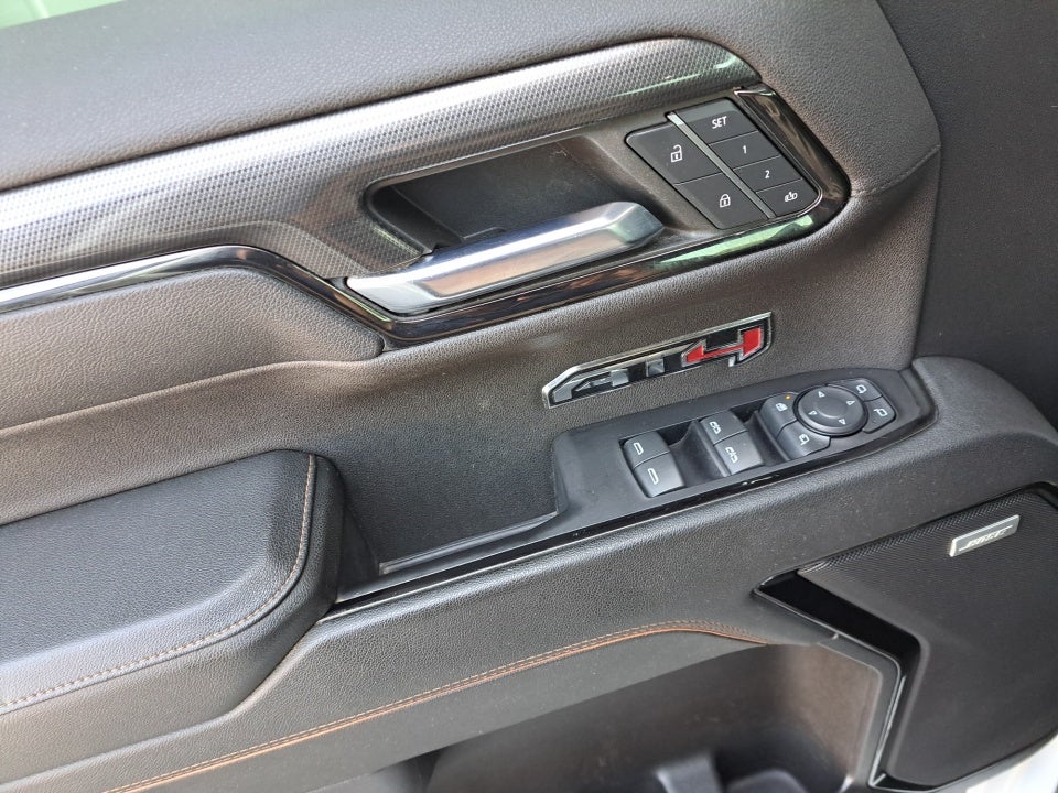 2023 GMC Sierra 1500 4WD Crew Cab Short Box AT4