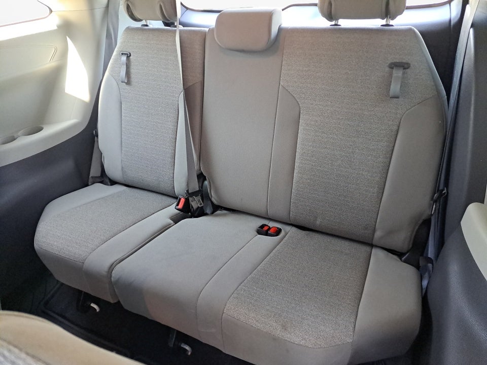 2022 Toyota Sienna LE