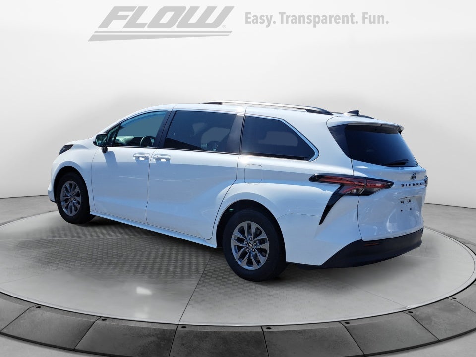 2022 Toyota Sienna LE