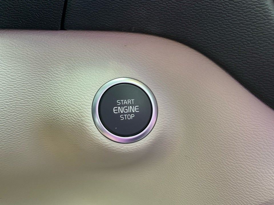 2024 Volvo XC40 B5 Plus Bright Theme