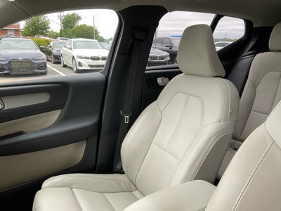 2024 Volvo XC40 B5 Plus Bright Theme