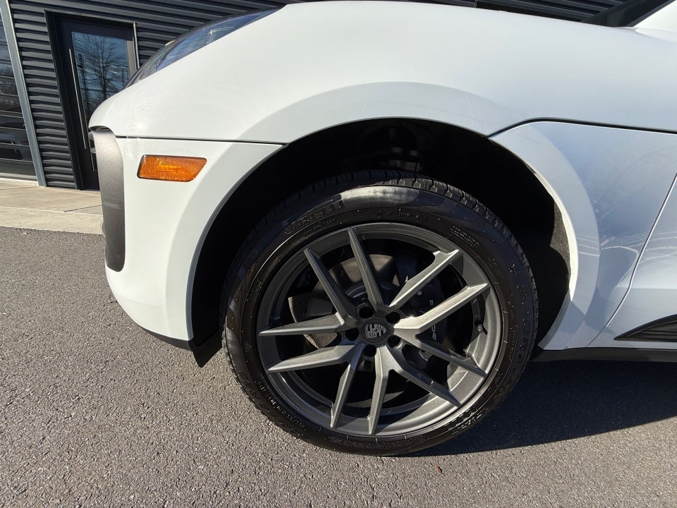 2025 Porsche Macan T