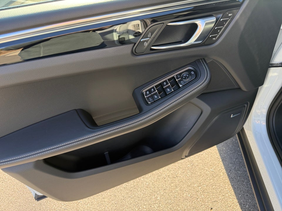 2025 Porsche Macan T