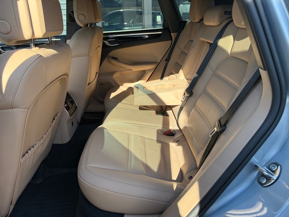 2025 Porsche Macan T