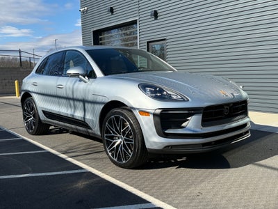 2025 Porsche Macan T