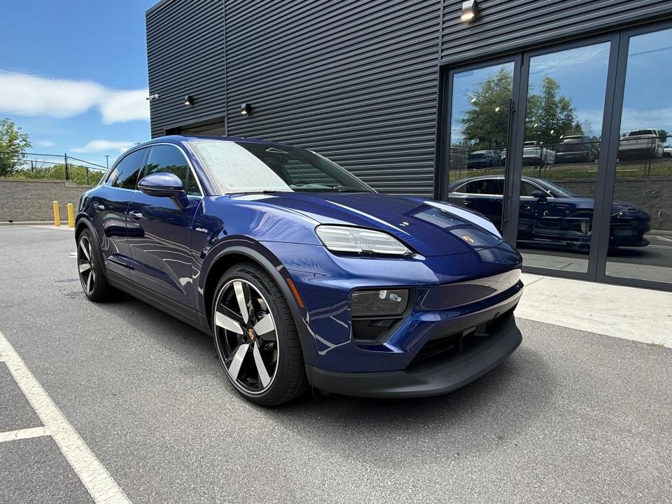 2025 Porsche Macan Electric 4S