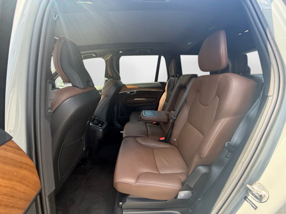 2024 Volvo XC90 Plus Bright Theme