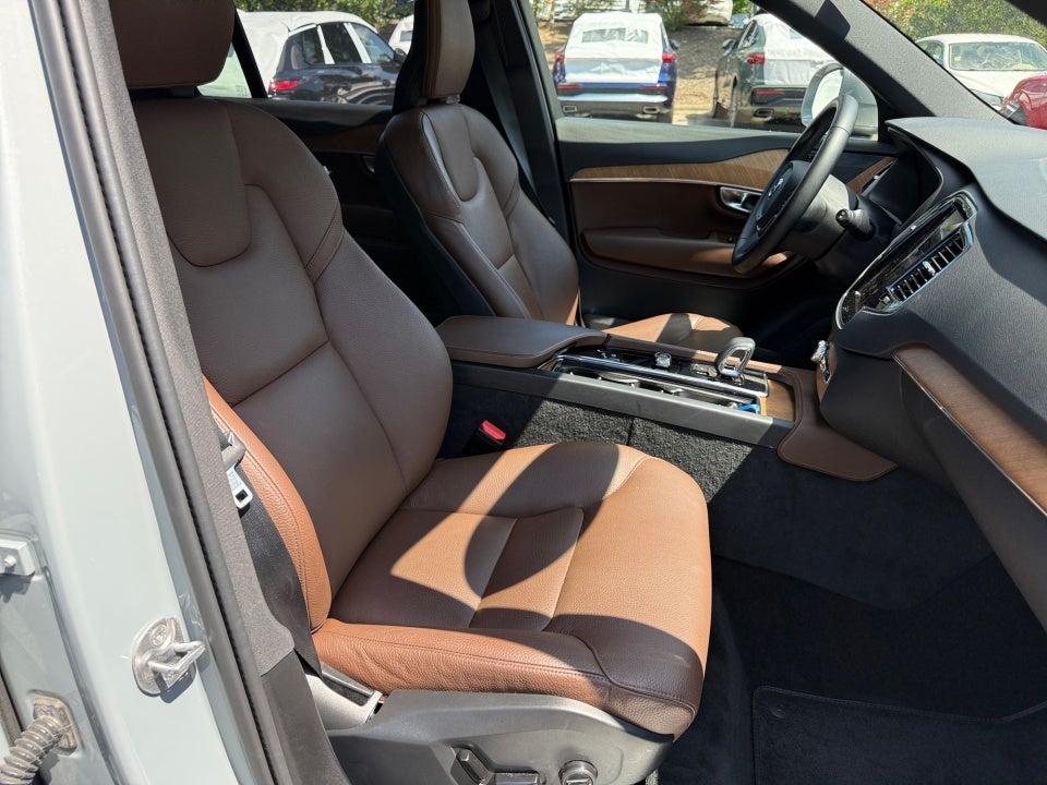 2024 Volvo XC90 Plus Bright Theme