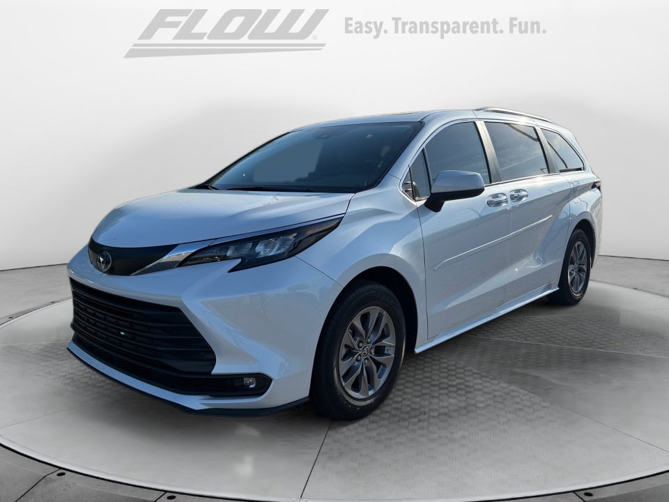 2025 Toyota Sienna XLE 8 Passenger