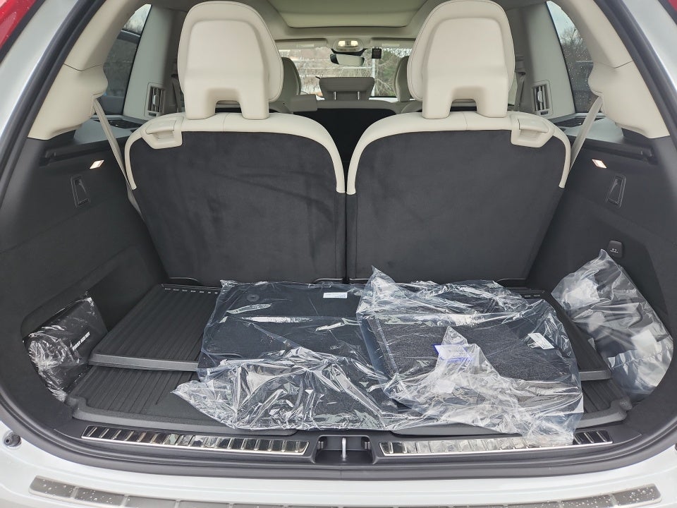 2023 Volvo XC90 B5 Plus