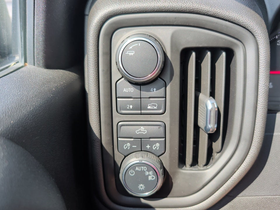 2020 Chevrolet Silverado 1500 4WD Double Cab Standard Bed Custom