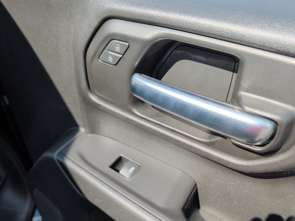 2020 Chevrolet Silverado 1500 4WD Double Cab Standard Bed Custom