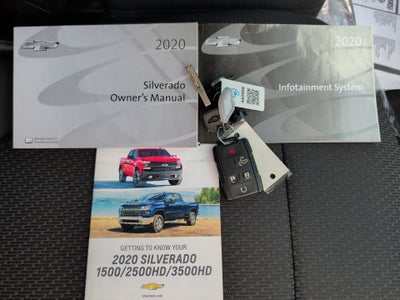 2020 Chevrolet Silverado 1500 4WD Double Cab Standard Bed Custom