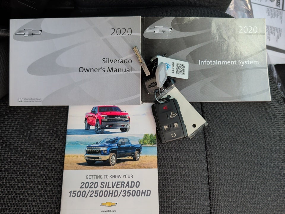 2020 Chevrolet Silverado 1500 4WD Double Cab Standard Bed Custom