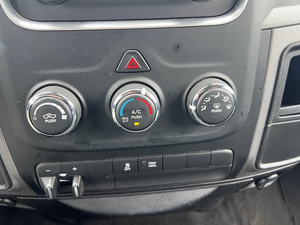 2017 RAM 1500 Tradesman Crew Cab 4x2 6'4" Box
