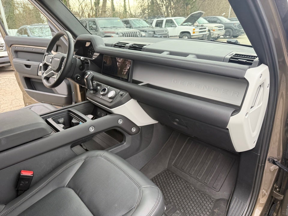 2024 Land Rover Defender 110 P400 S