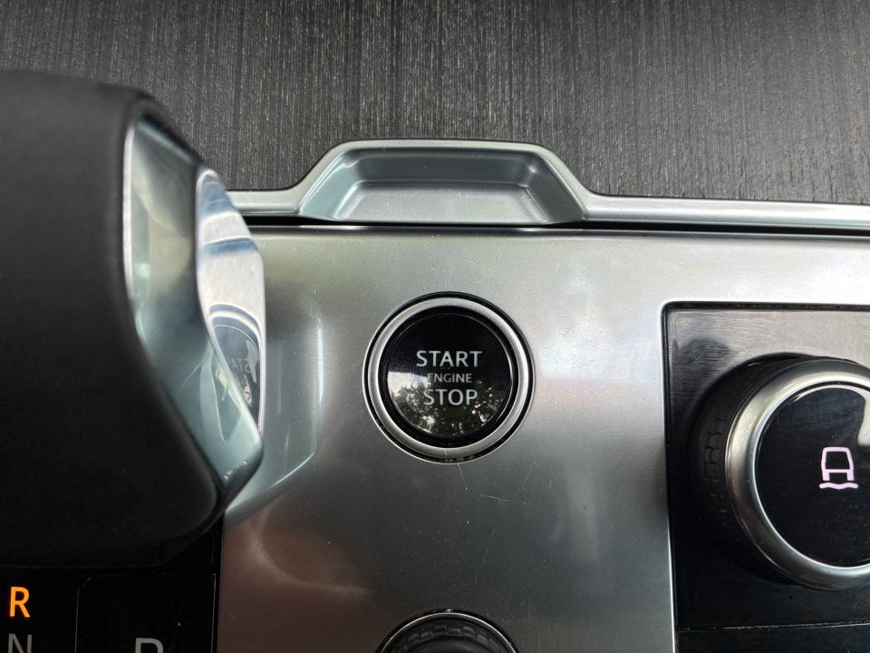 2022 Land Rover New Range Rover SE