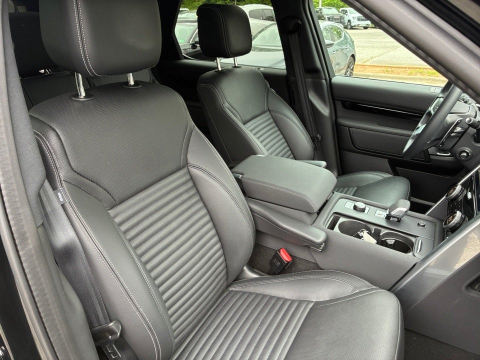 2025 Land Rover Discovery P300 S