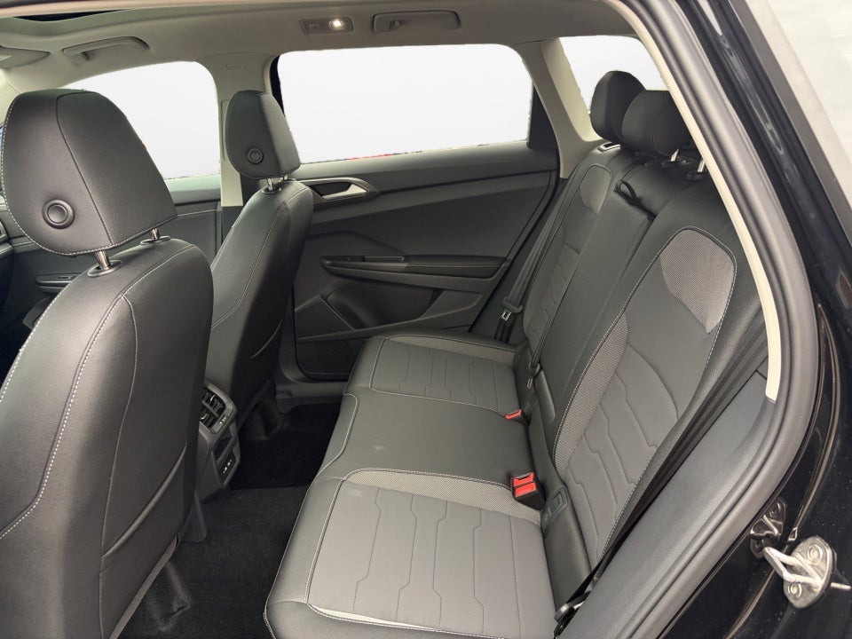 2026 Volkswagen Taos SE Black